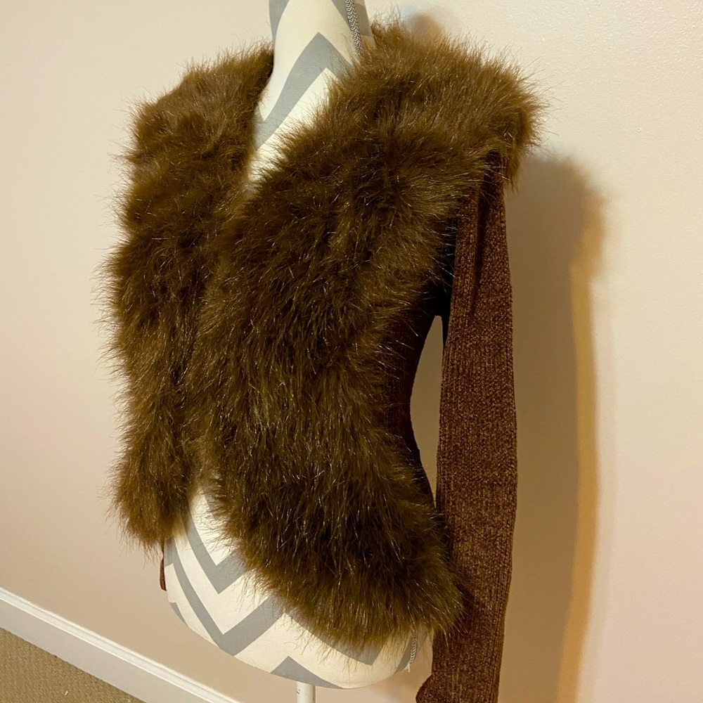 Vintage Lisa International faux fur trim sweater, size large!